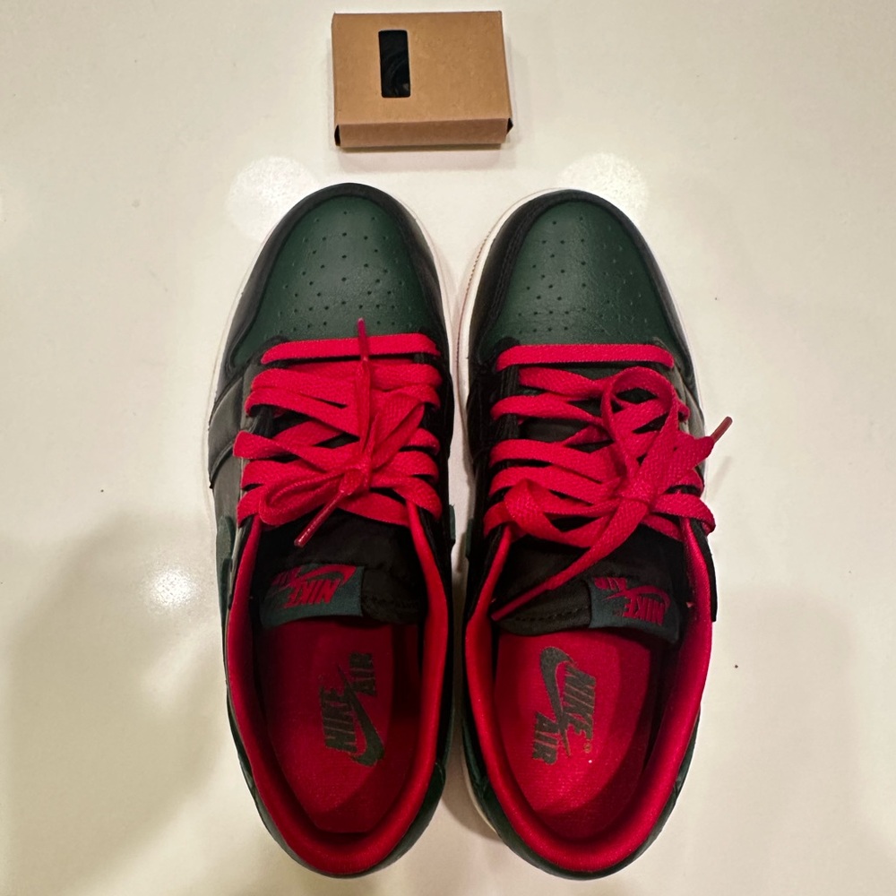 Jordan 1s (Jordan Ones) - Picture 2 of 3